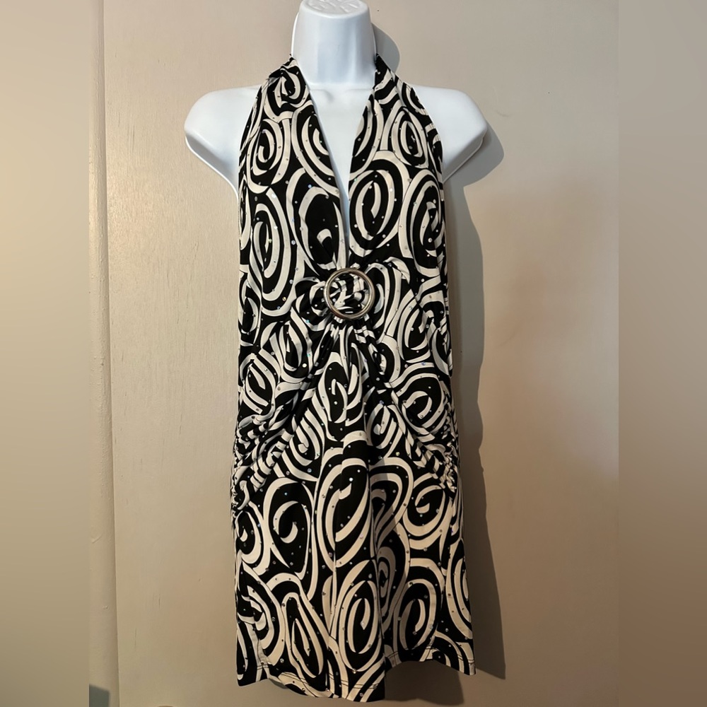 White and black halter top with small accent jewelry on front. Size 16-18